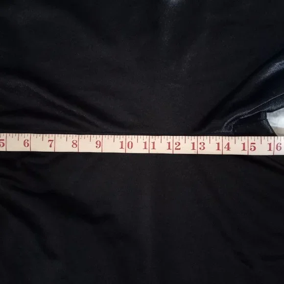 Black shorts. - Picture 6 of 8